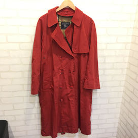 バーバリーの赤　トレンチコートの買取実績です。