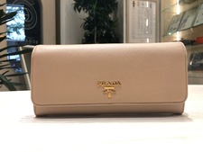 プラダ ベージュ　サフィアーノ　1M13　長財布 買取実績です。