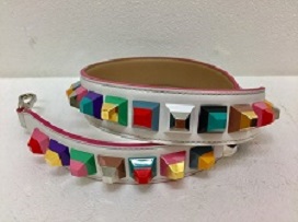 フェンディのフェンディ（FENDI）レインボースタッズ 　ストラップユーの買取実績です。