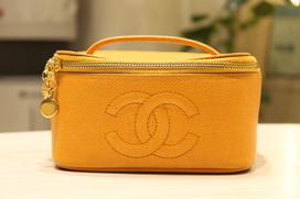 シャネルのイエロー キャビアスキン バニティバッグの買取実績です。