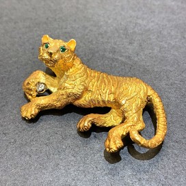 ティファニーの750 ダイヤ エメラルド ブローチの買取実績です。