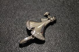 カルティエの18KWG ギンコ(銀杏) ペンダントトップの買取実績です。