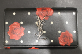 サンローランのポルカドットフローラルプリント 長財布の買取実績です。