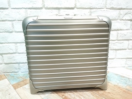 リモワの923.40.03.2 トパーズチタニウム 28L 2輪の買取実績です。