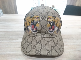 グッチのGGスプリーム タイガープリント ベースボールキャップの買取実績です。
