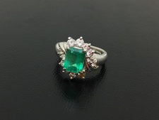 プラチナ Pt900　エメラルド付　リング 買取実績です。