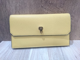 ヴァレクストラのイエロー シティウォレットの買取実績です。