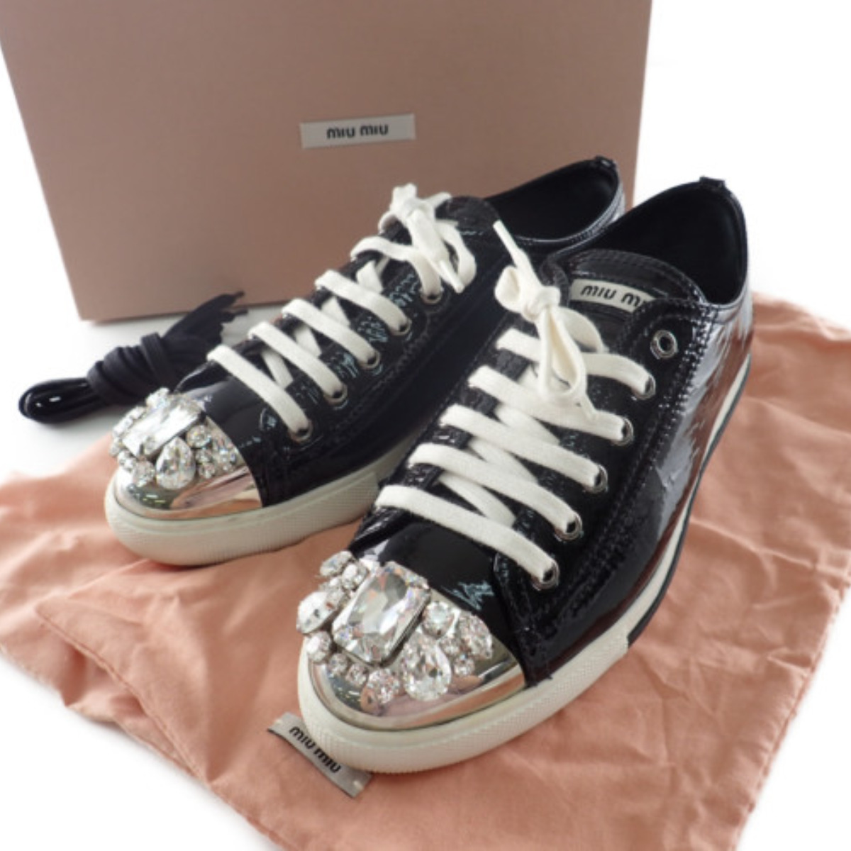 新宿南口店でミュウミュウ（miumiu）のパテントレザー ビジュー装飾