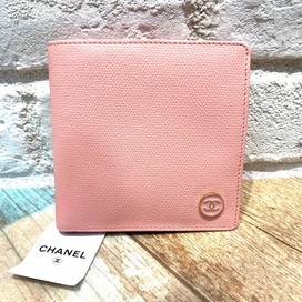 シャネルのアイコン ピンク　レザー　2つ折り財布の買取実績です。