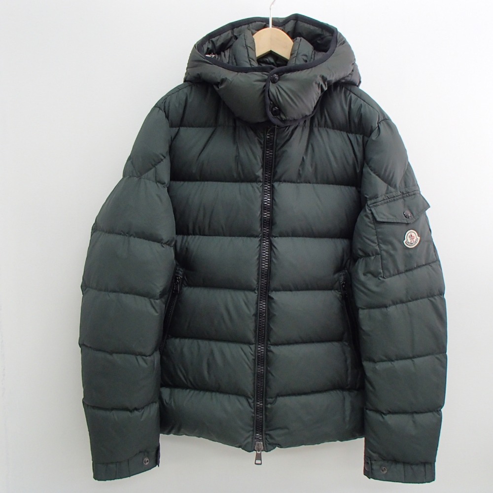 モンクレールの並行輸入品は買取できない？タグで偽物と本物を見分ける