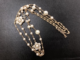 シャネルの18年製　ココマーク　カメリア　パール　ロングネックレスの買取実績です。