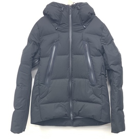 水沢ダウン(デサント)の黒 デサント マウンテニア ダウンジャケットの買取実績です。