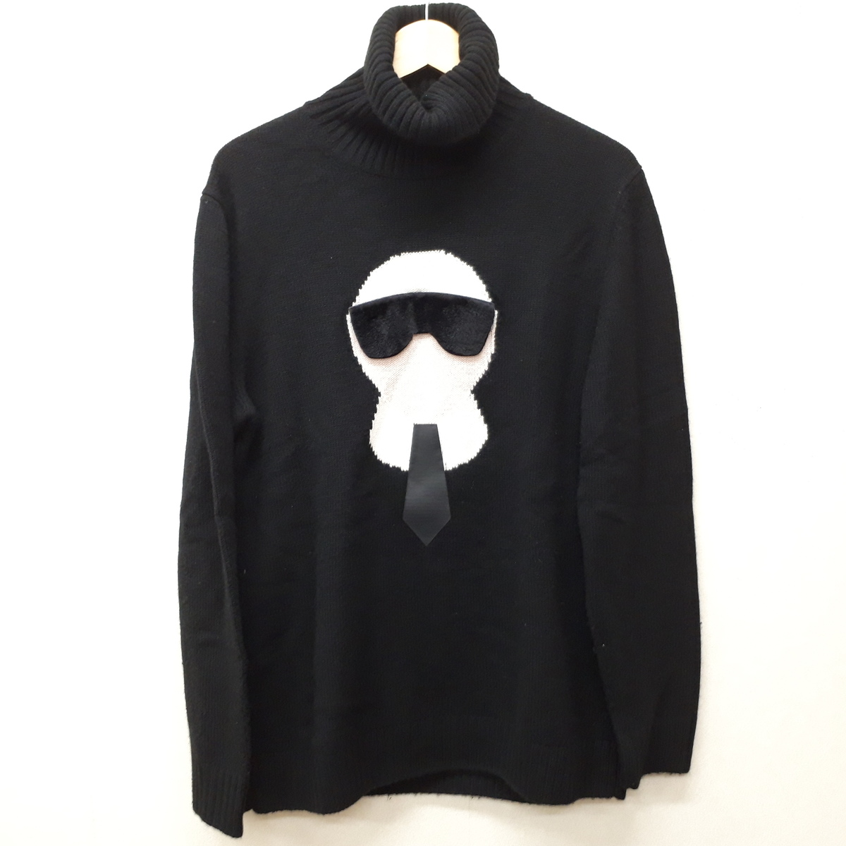 フェンディのカールラガーフェルド タートルネック カシミヤニット