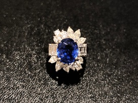 サファイアのプラチナ900　S（4ct）D（1.84ct）　リングの買取実績です。