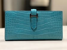 エルメス ベアンスフレ ブルーサンシール アリゲーターマット SV金具 2017製 長財布 買取実績です。