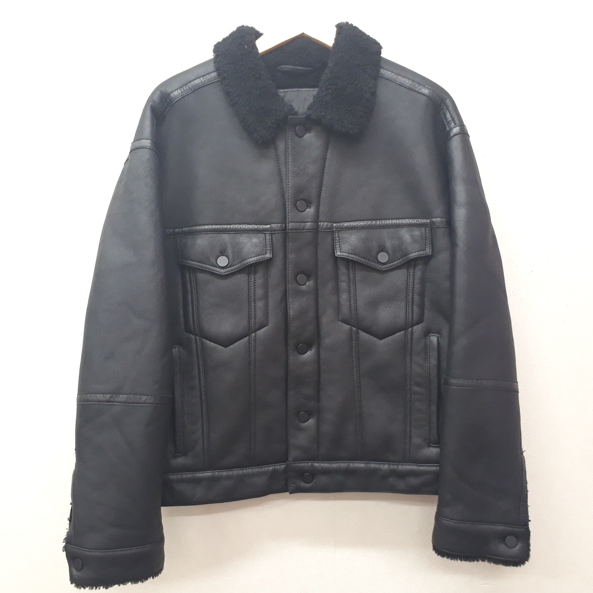 【ppktu】ALEXANDER WANG ムートン【美品】ブラック アレキサンダーワンの黒ムートン ボンバージャケットを買取させて