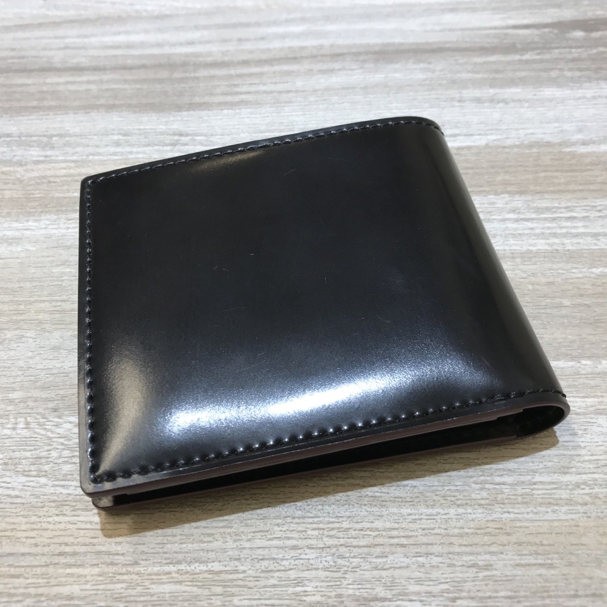 銀座本店でガンゾの未使用のシェルコードバン2の2つ折り財布を買取まし