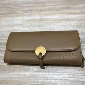 クロエのベージュ INDY ロングウォレットの買取実績です。