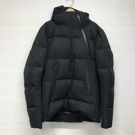 水沢ダウン(デサント)の18年製　黒　DAMMGK35U トラヴァースダウンジャケットの買取実績です。