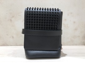 クリスチャンルブタンの黒 スパイクスタッズ ベネッシュ リポーター ショルダーバッグの買取実績です。