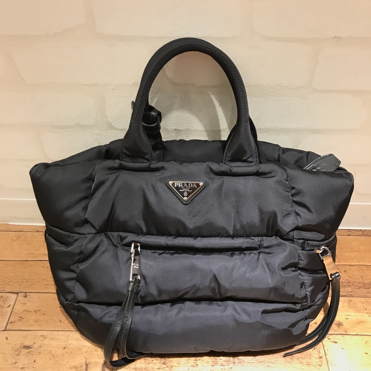 銀座本店でプラダのBN2632テスートボンバーの2wayショルダーバッグ