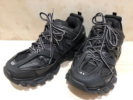 バレンシアガの542023 トラックトレーナー スニーカーの買取実績です。