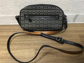 コーチのブラック シグネチャー ショルダー バッグの買取実績です。