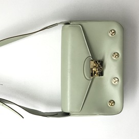 フェラガモのターンロック ゴールド金具 フラップショルダーバッグの買取実績です。