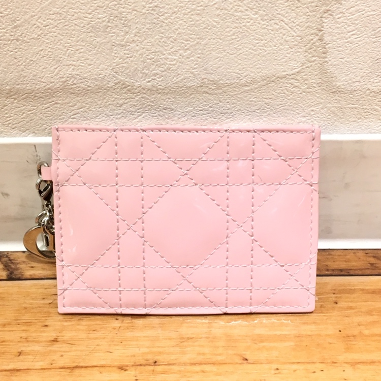 クリスチャンディオールのパテント素材のレディディオール ロゴ