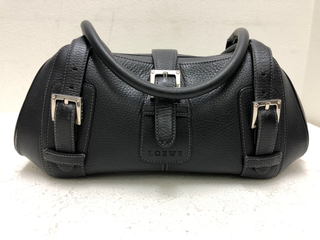 浜松鴨江店で、ロエベの黒のセンダ レザーのミニハンドバッグを買取り
