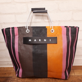 マルニのフラワーカフェ マルチカラー ハンドバッグの買取実績です。