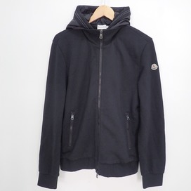 モンクレールのマグリアカーディガン アームロゴワッペン付き ダブルジップ パーカーの買取実績です。