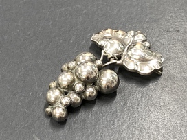 ジョージジェンセンのSV925 　217B刻印　ムーンライトグレープ　ブローチの買取実績です。