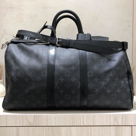 ルイヴィトンのM40569 2017年製 モノグラムエクリプス キーポルバンドリエール45の買取実績です。