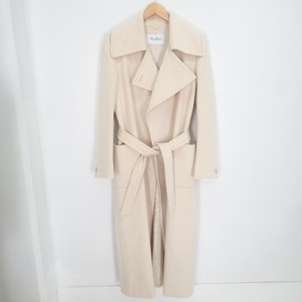 マックスマーラの国内正規 アイボリー カシミヤ混ウール ベルト付 ロングコートの買取実績です。
