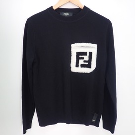 フェンディの2018AW ブラック FZZ424 A4GY ファーロゴポケット付き 長袖ニットの買取実績です。