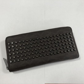 マイケルコースのダークブラウン シグネチャー スタッズデザイン ラウンドファスナーウォレットの買取実績です。