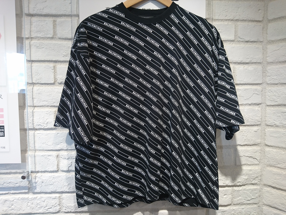 新宿店で、バレンシアガの19SS 570805 ロゴ総柄 クルーネック Tシャツ 