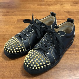 クリスチャンルブタンのブラック ルイスジュニア スパイクスタッズ ローカットレザースニーカーの買取実績です。