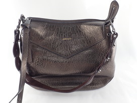 ジミーチュウのロゴ入り 型押しレザー セミショルダーバッグの買取実績です。