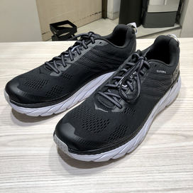 ホカオネオネのブラック M CLIFTON 6 1102872　スニーカーの買取実績です。