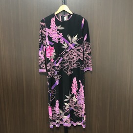 レオナールのブラック×ピンク　フラワープリント　ニット　ロングワンピースの買取実績です。