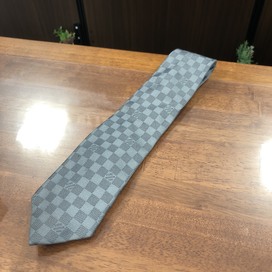 ルイヴィトンのダミエ　グレー　シルク100％　ネクタイの買取実績です。