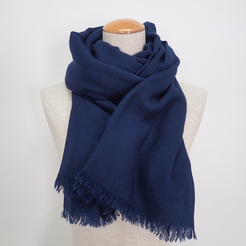 渋谷店で、カシミヤ×シルクのファリエロサルティの大判ストールを買取