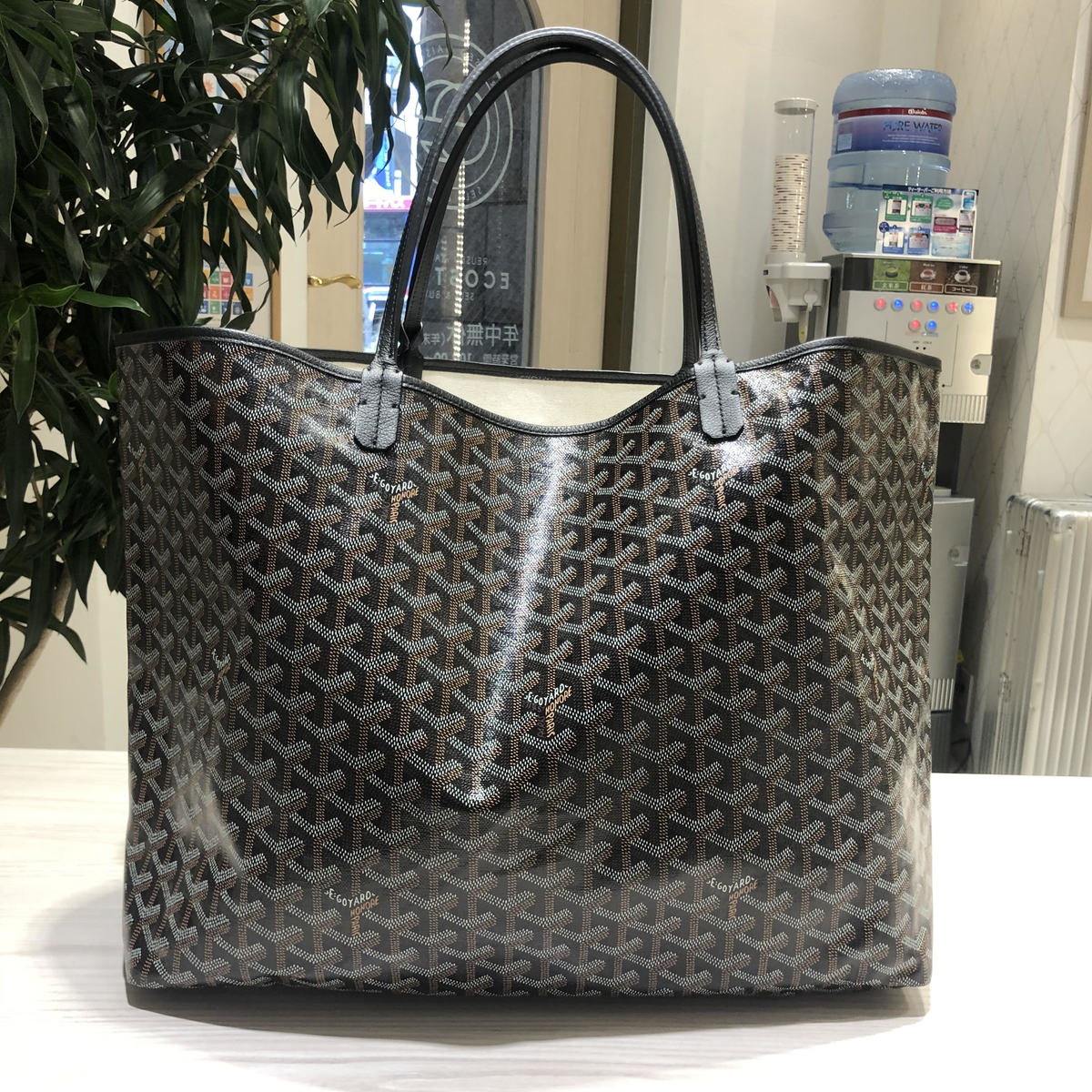 渋谷店で、未使用に近いゴヤールの定番のトートバッグ、サンルイGMを