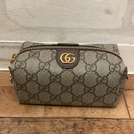 グッチの548394 GGスプリーム オフディア コスメティックケース スモールサイズの買取実績です。