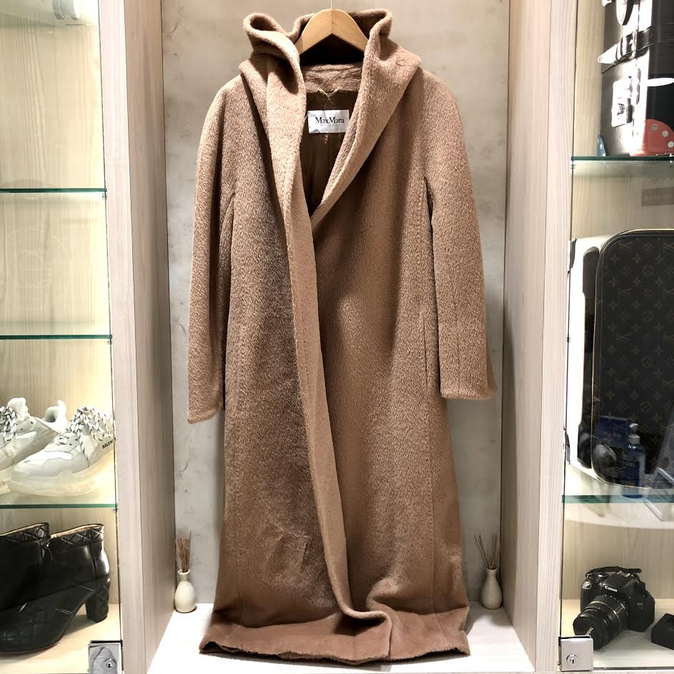 渋谷店で、OTS期のマックスマーラのキャメル100%のロングコートを買取