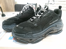 バレンシアガの544351 トリプルS ダッドスニーカーの買取実績です。