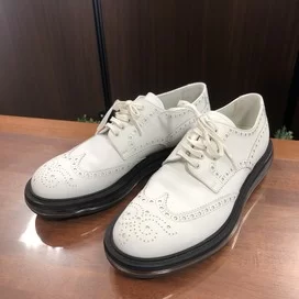 プラダの2EE098　ホワイト　エアソール　ウイングチップ　レザーシューズの買取実績です。