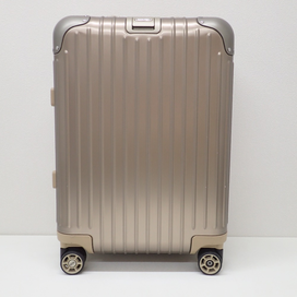 リモワのシャンパンゴールド 924.53 マルチホイール キャリーバッグ 32Lの買取実績です。